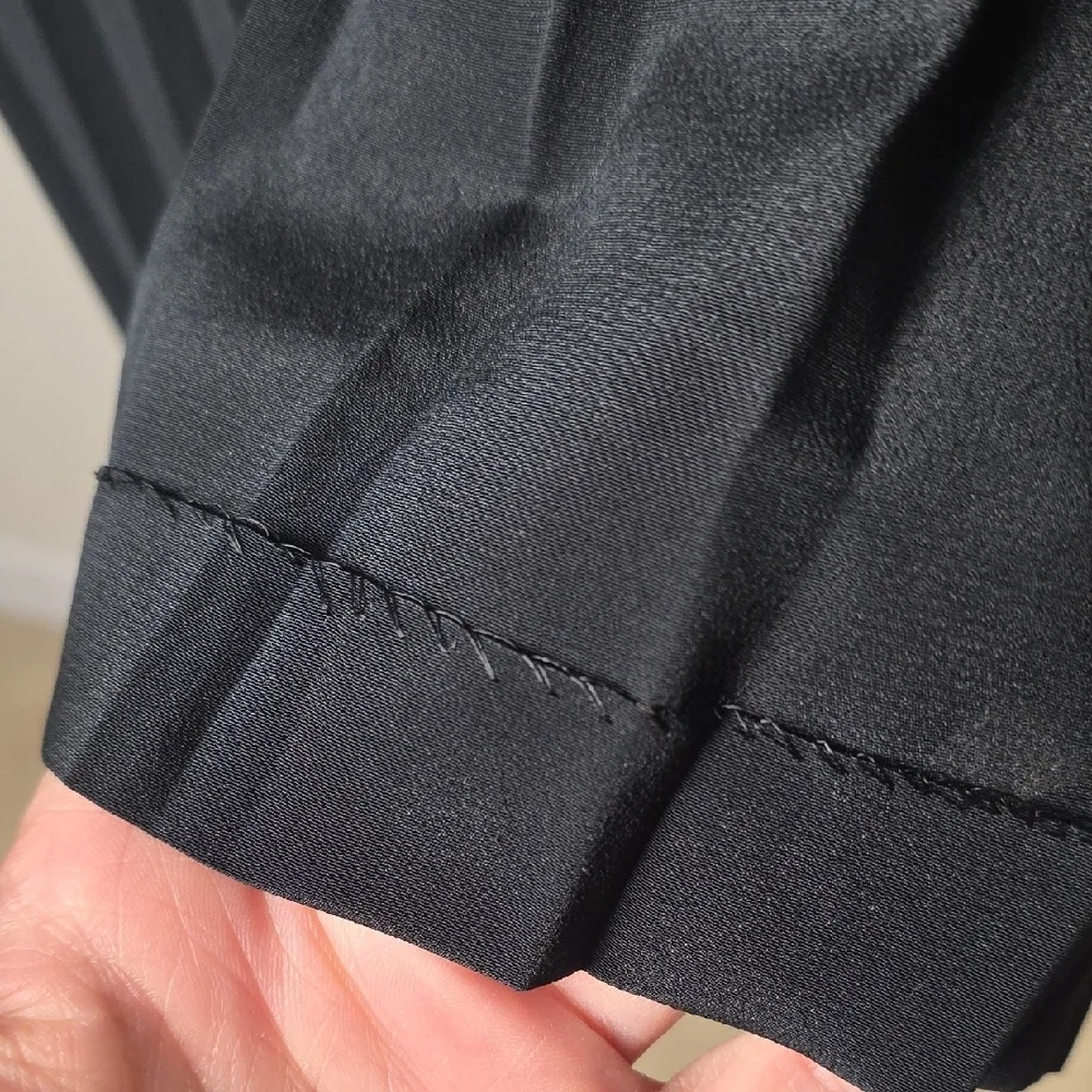 Vintage Black Pleated Midi Skirt – Elastic Waistband – Elegant Classic Style - Picture 7 of 9